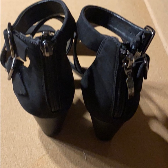 Sandals - Picture 5 of 6